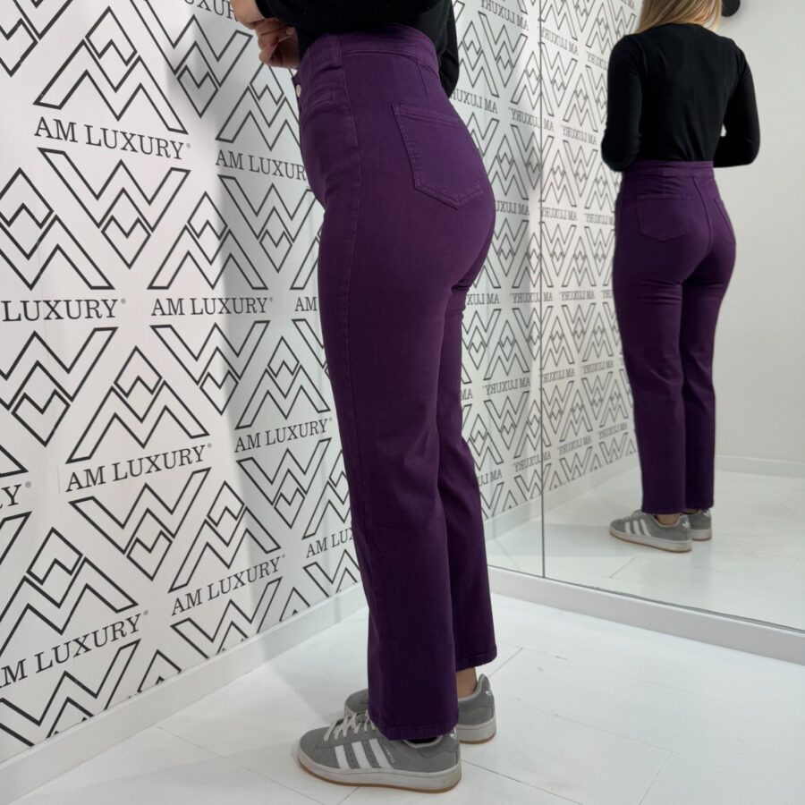 Jeans a vita alta offre una silhouette elegante e contemporanea, che slancia la figura e un taglio ampio sulle gambe per un comfort ottimale. - immagine 2