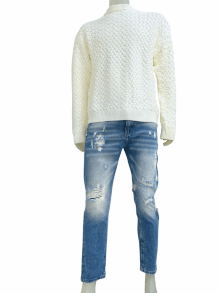 Jeans con strappi e dettagli sfilacciati che aggiungono personalità al jeans. lavaggio chiaro, per un look vintage e moderno, abbinandolo con qualsiasi capo adatto.
