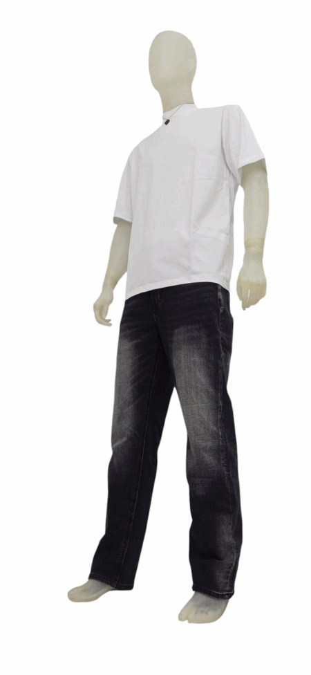 Jeans lavaggio scuro, offre una vestibilità comoda e moderna, perfetto per un look pratico.