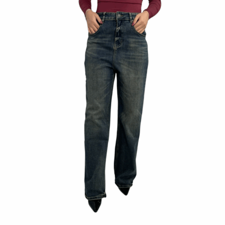 Jeans unisex offre una vestibilità che si adatta sia agli uomini che alle donne. il deasign li rende adatti per ogni occasione.
