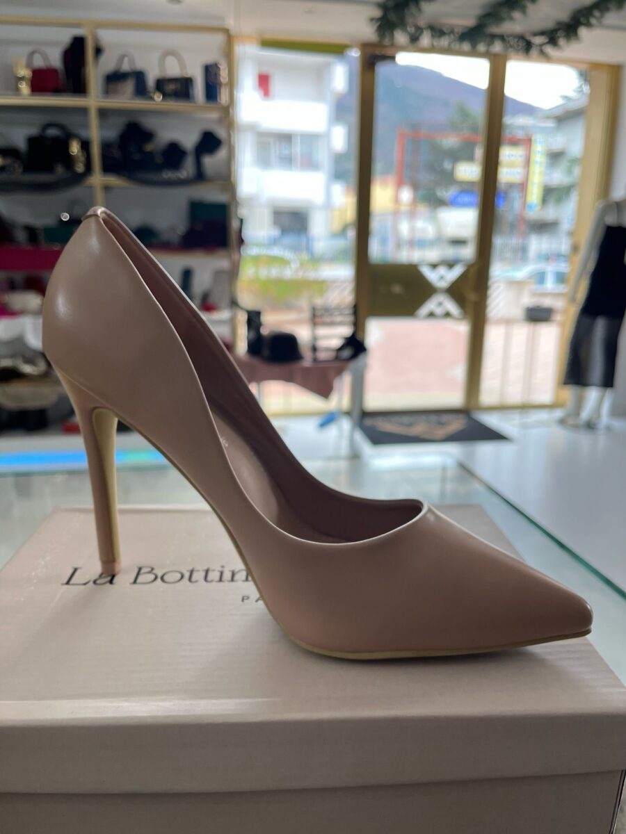 Décolletté nude