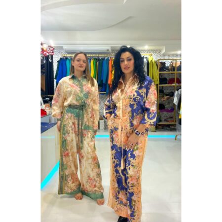 Coordinato maniche lunghe e pantalone a gamba lunga con fantasia floreale