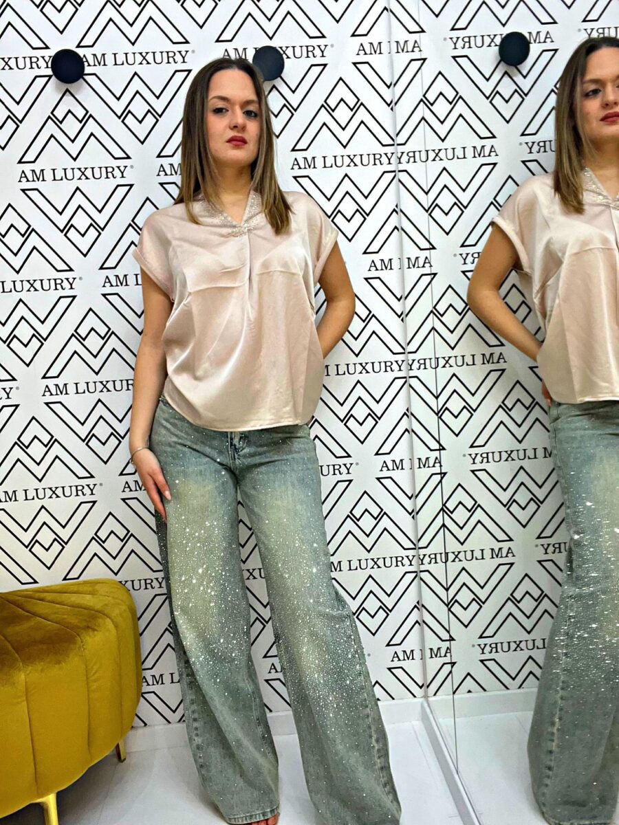 Jeans arricchito di zirconi