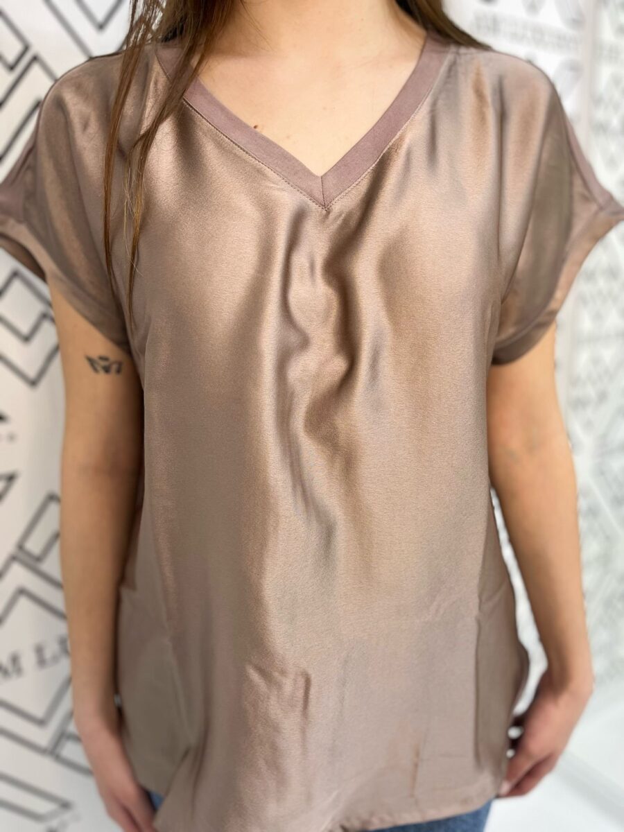T-shirt in viscosa con scollo a v - immagine 3