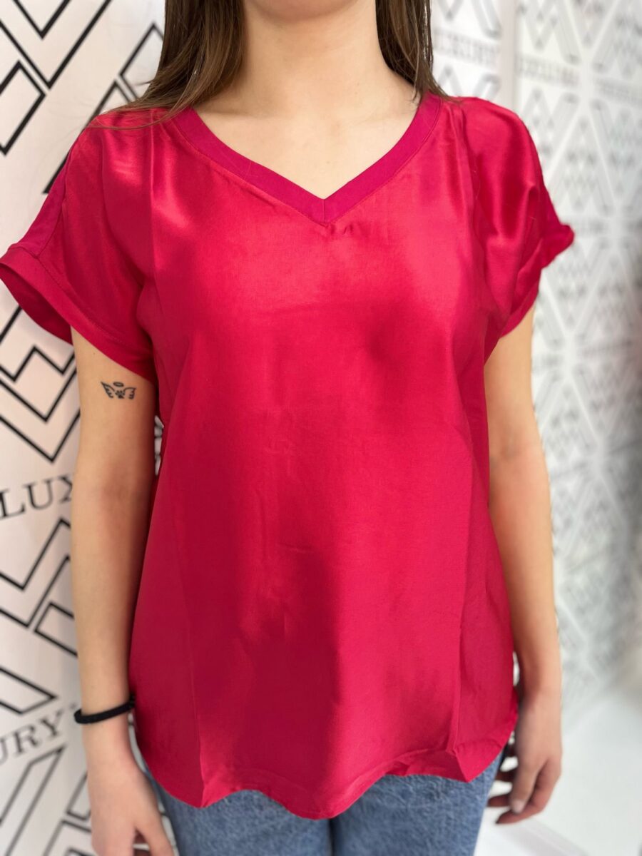 T-shirt in viscosa con scollo a v - immagine 5