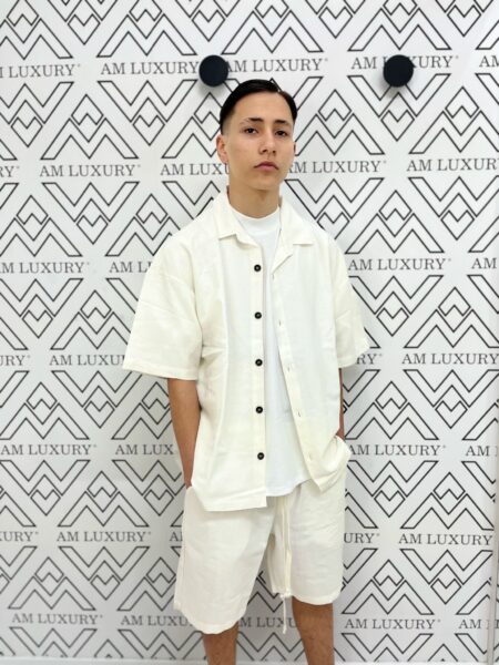 Coordinato composto da camicia e shorts