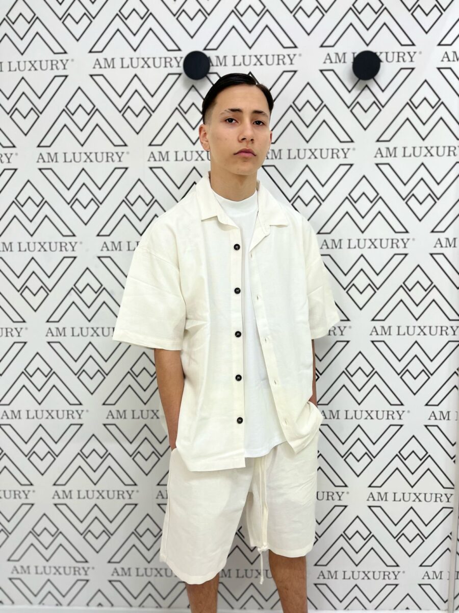 Coordinato composto da camicia e shorts