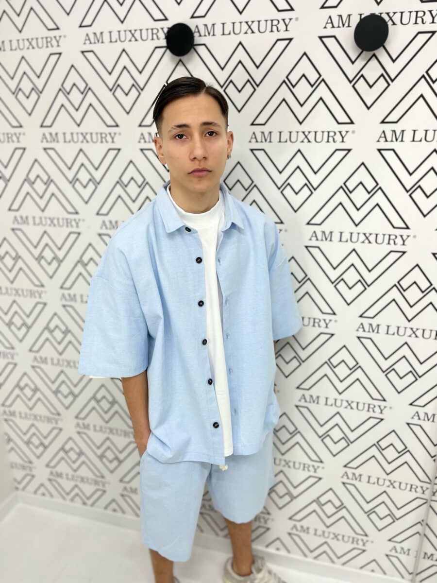 Coordinato composto da camicia e shorts