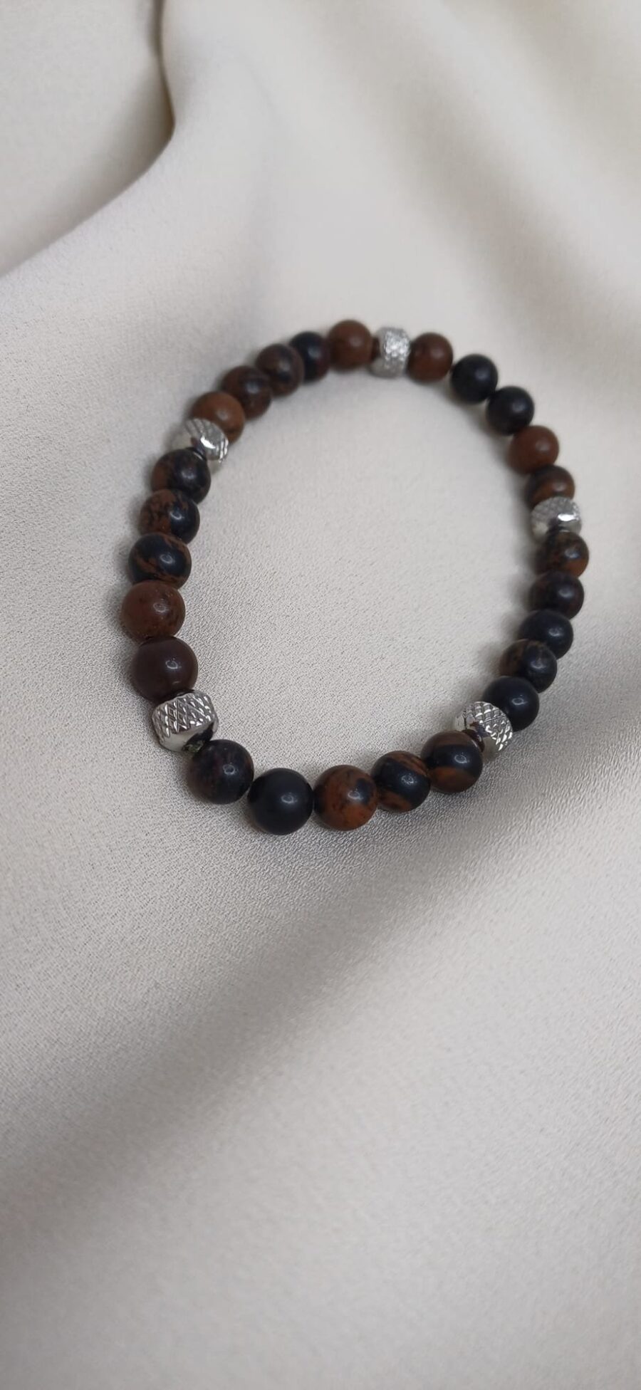 Bracciale artigianale in pietre colorate con elastico - immagine 2