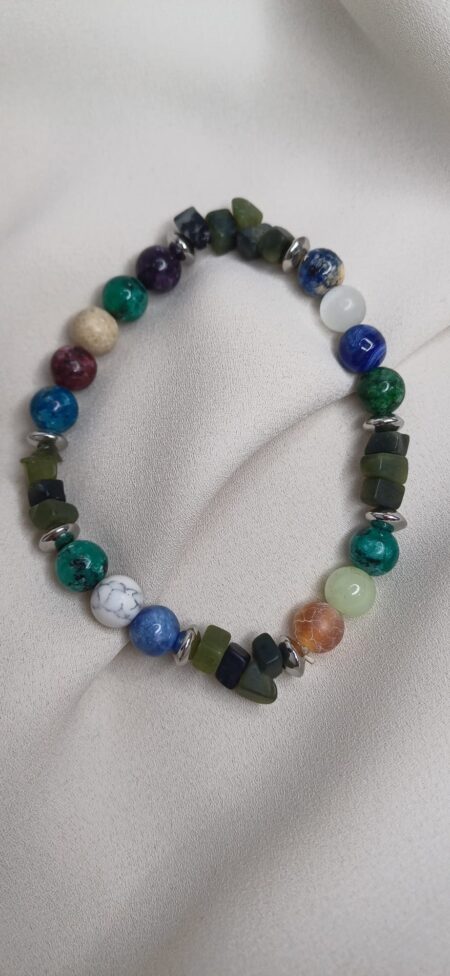 Bracciale artigianale in pietre colorate con elastico