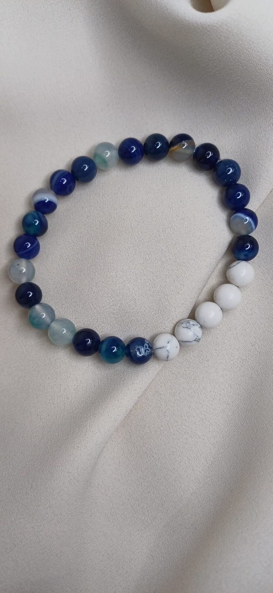 Bracciale artigianale in pietre colorate con elastico