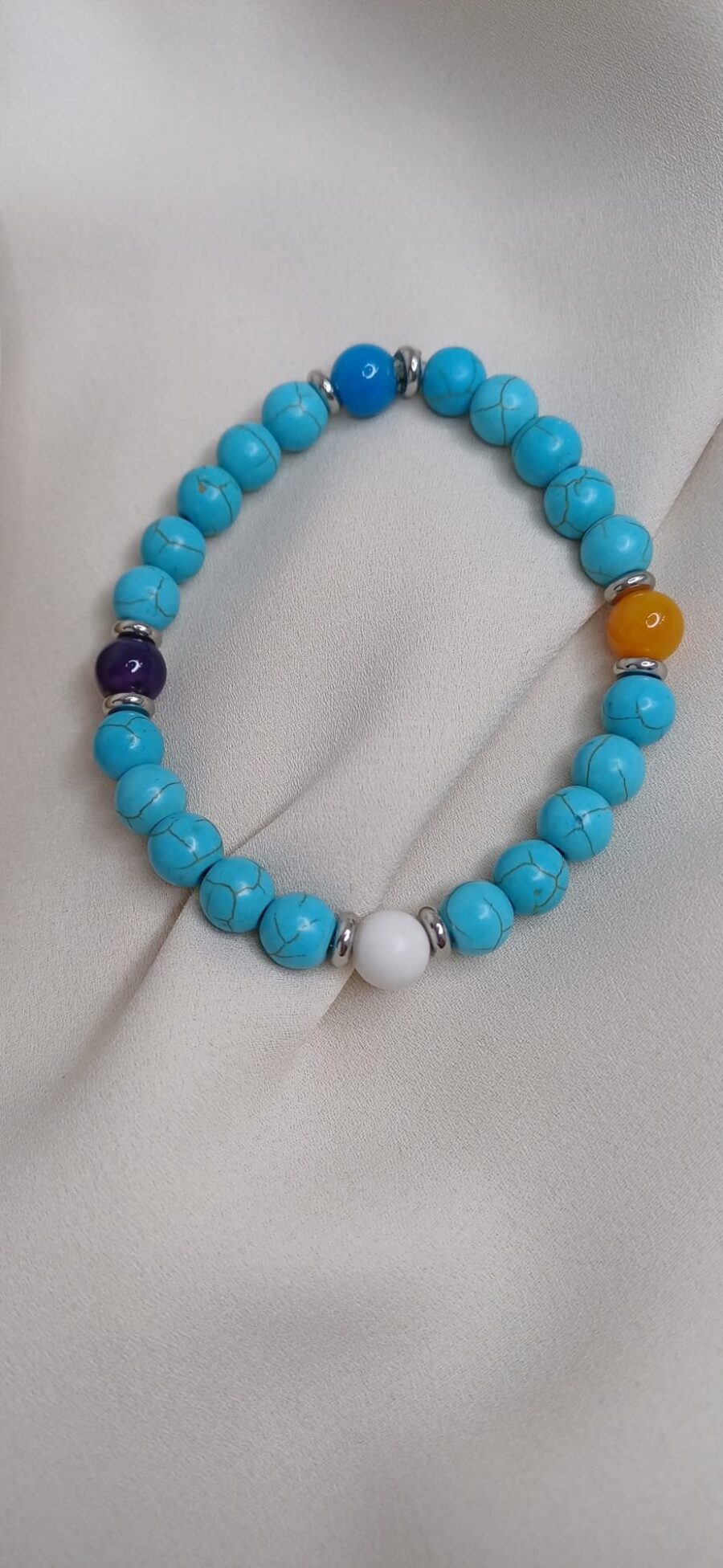 Bracciale artigianale in pietre colorate con elastico