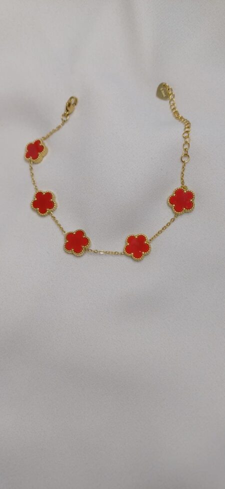 Bracciale color oro con ciodoli floreali rosso lucido, chiusura regolabile