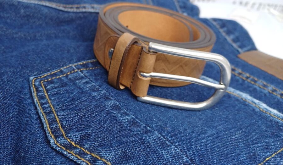Cintura 105 cm in vero cuoio - made in italy - aml luxury.rifinita con cura nei dettagli. il logo pressato aml luxury rappresenta un segno distintivo di qualità e stile. fibbia in metallo resistente. - immagine 2