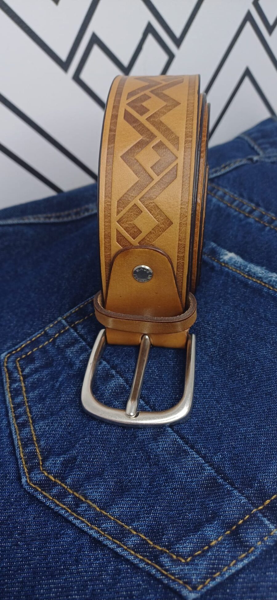 Cintura 105 cm in vero cuoio - made in italy - aml luxury.rifinita con cura nei dettagli. il logo pressato aml luxury rappresenta un segno distintivo di qualità e stile. fibbia in metallo resistente.