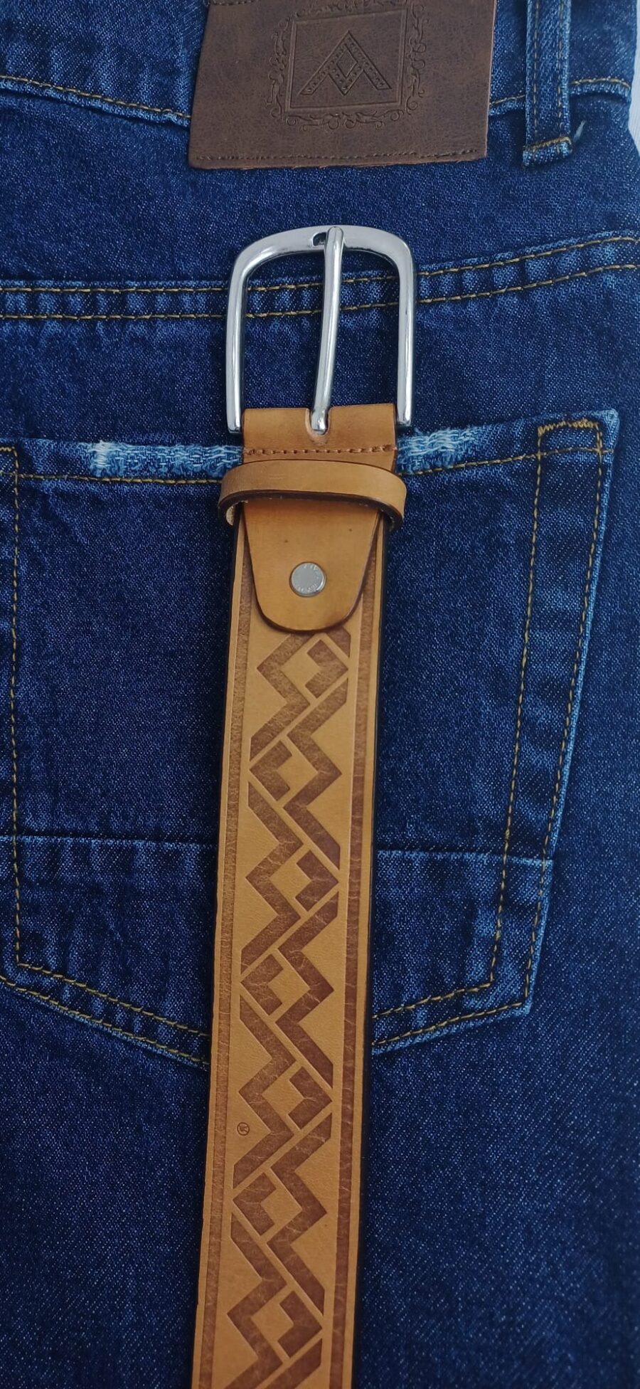 Cintura 105 cm in vero cuoio - made in italy - aml luxury.rifinita con cura nei dettagli. il logo pressato aml luxury rappresenta un segno distintivo di qualità e stile. fibbia in metallo resistente. - immagine 4