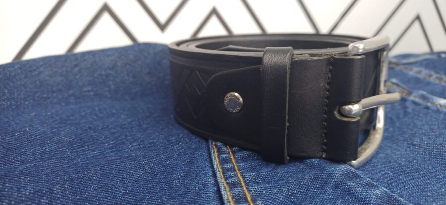 Cintura 105 cm in vero cuoio - made in italy - aml luxury.rifinita con cura nei dettagli. il logo pressato aml luxury rappresenta un segno distintivo di qualità e stile. fibbia in metallo resistente. - immagine 3