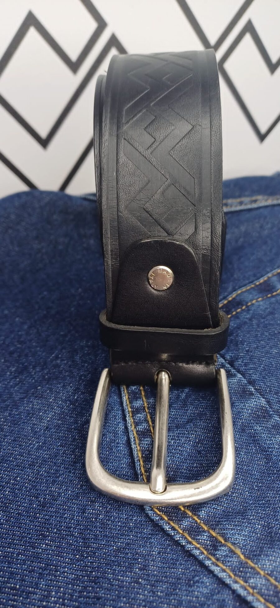 Cintura 105 cm in vero cuoio - made in italy - aml luxury.rifinita con cura nei dettagli. il logo pressato aml luxury rappresenta un segno distintivo di qualità e stile. fibbia in metallo resistente.