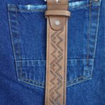 Cintura 105 cm in vero cuoio - made in italy - aml luxury. rifinita con cura nei dettagli. il logo pressato aml luxury rappresenta un segno distintivo di qualità e stile. fibbia in metallo resistente. - immagine 5