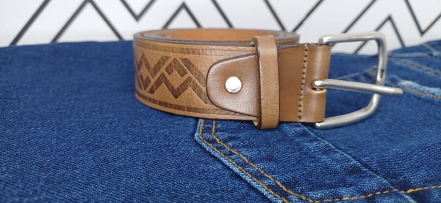 Cintura 105 cm in vero cuoio - made in italy - aml luxury.rifinita con cura nei dettagli. il logo pressato aml luxury rappresenta un segno distintivo di qualità e stile. fibbia in metallo resistente. - immagine 3