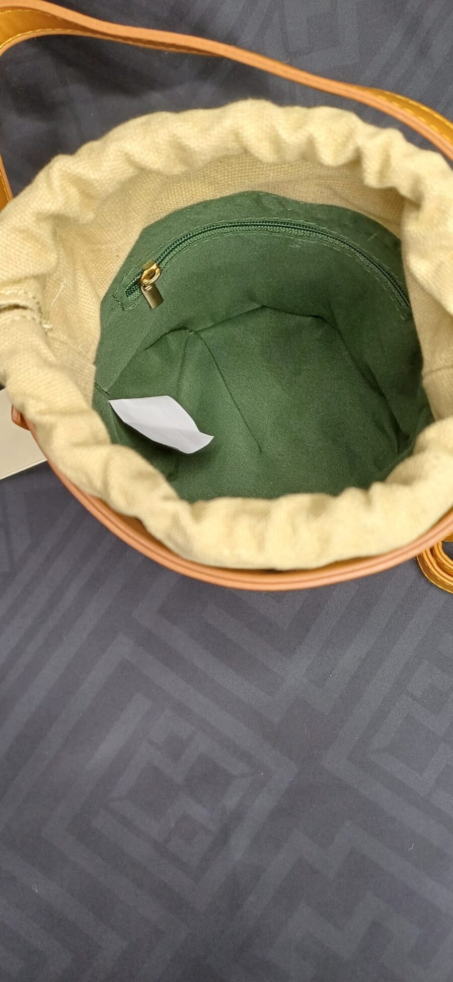 Borsa a secchiello in paglia con dettagli in pelle, con chiusura a coulisse - immagine 4