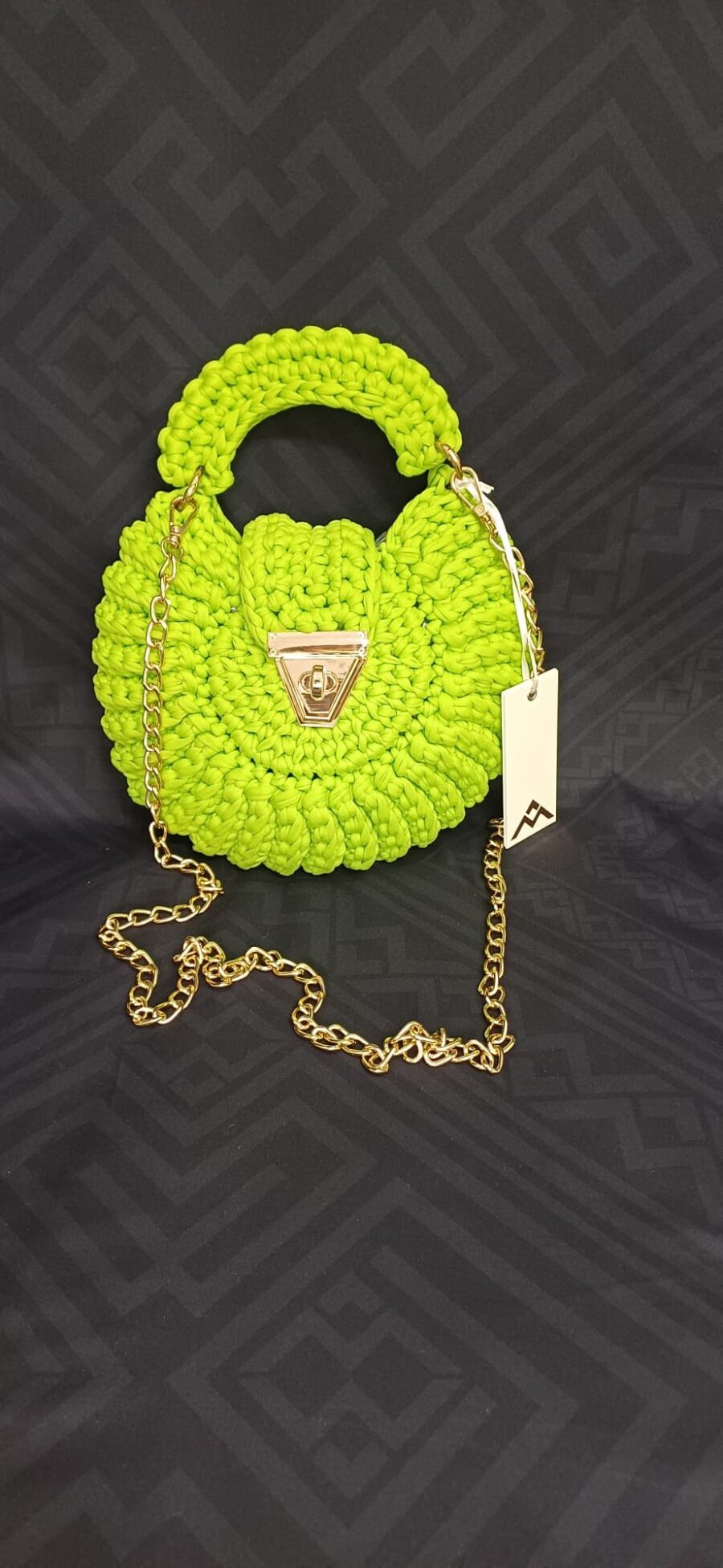 Borsa a mano con tracolla - fatta all'uncinetto.