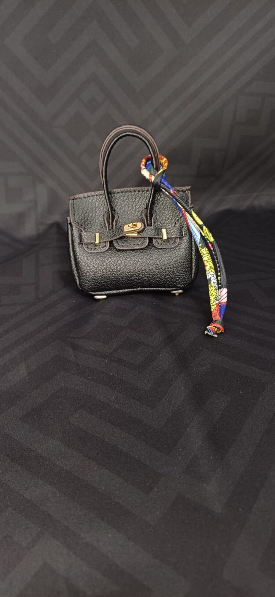 Portachiavi/ciondolo decorativo a forma di borsa. - immagine 3