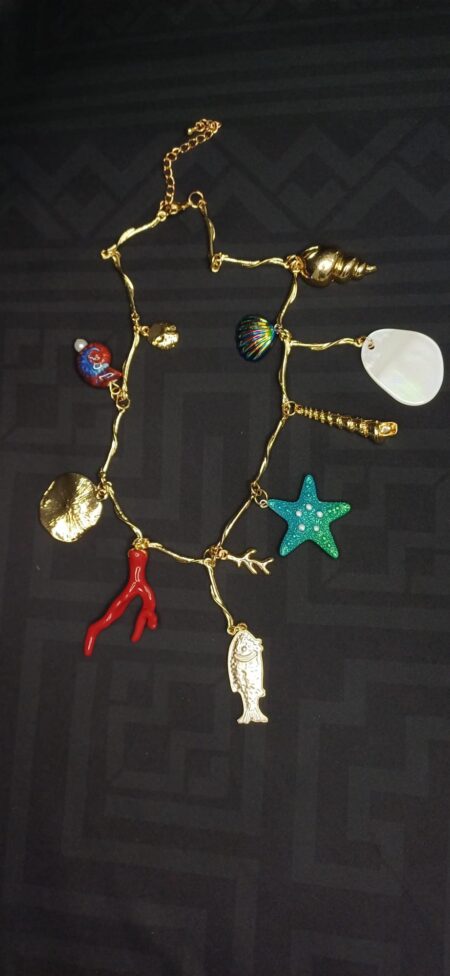 Collana regolabile color oro con ciondoli marini