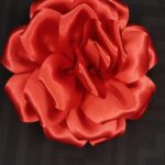Spilla a forma di fiore con molletta - dove sboccia il tuo stile.