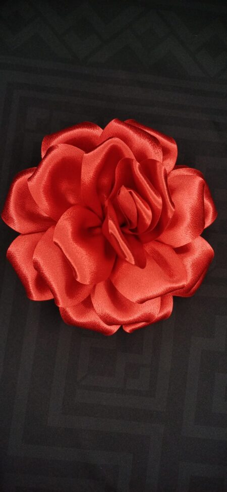 Spilla a forma di fiore con molletta - dove sboccia il tuo stile.