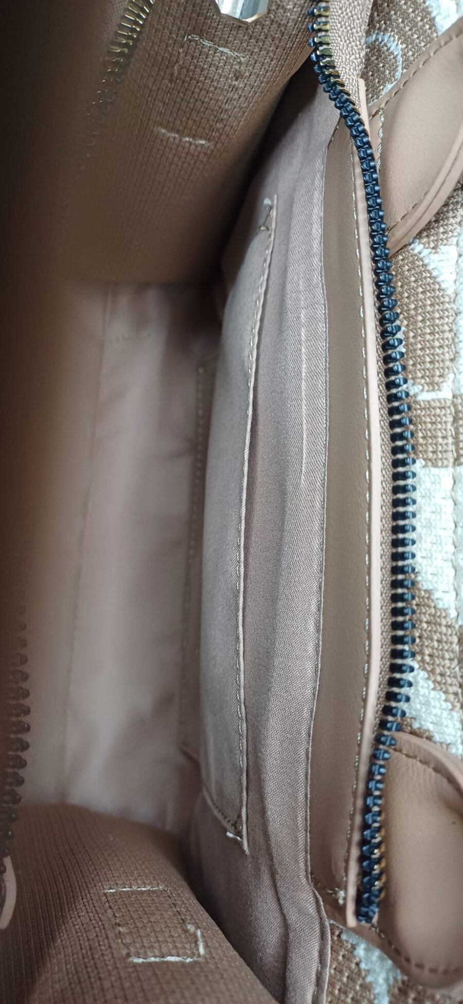 Borsa a mano con tracolla in tessuto jacquard, fantasia catena - immagine 3