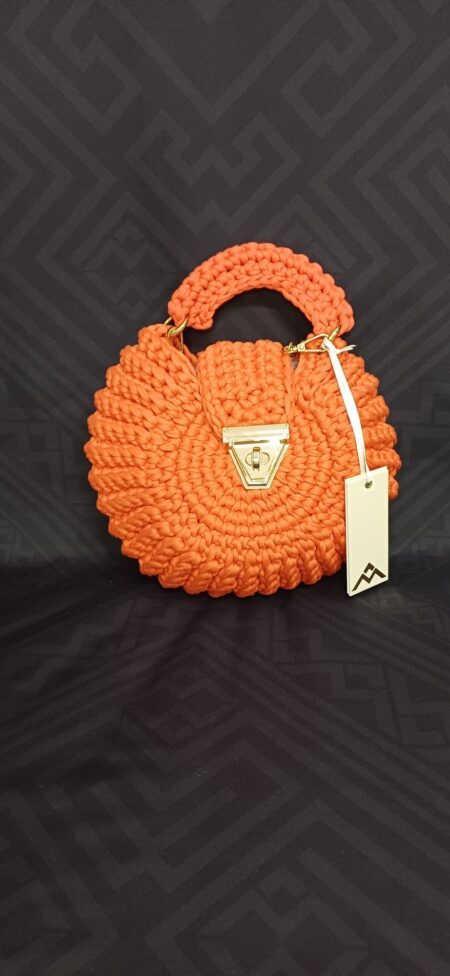 Borsa a mano con tracolla - fatta all'uncinetto.