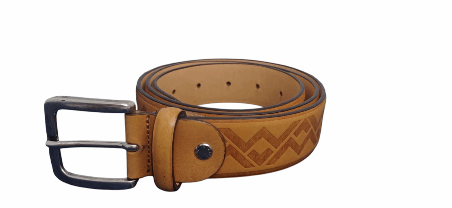 Cintura uomo 105 cm in vera pelle - made in itay - aml luxury. caratterizzata dal logo aml pressato. realizzata artigianalmente in italia per un look elegante e durevole. - immagine 2