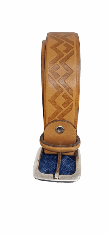 Cintura uomo 105 cm in vera pelle - made in itay - aml luxury. caratterizzata dal logo aml pressato. realizzata artigianalmente in italia per un look elegante e durevole.