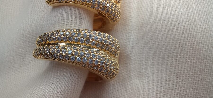 Orecchini a cerchio gold con zirconi brillanti - immagine 3